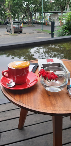 Area Komersial Graha Famili, Jl. Mayjend. Jonosewojo, Babatan, Wiyung, Surabaya, East Java 60226