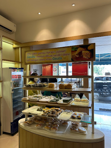 Snack Box Jajanan Pasar GEULIS HOMEMADE - Gastronomi dan perhotelan