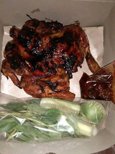 Opinii despre Ayam Bakar/bekakak dan geprek AWI în Kota Bandar Lampung - Gastronomi dan perhotelan