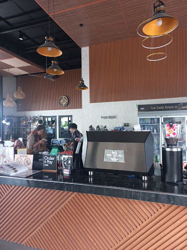 Jl. Dr. Moh. Hatta No.11, Sentul, Kec. Kepanjenkidul, Kota Blitar, Jawa Timur 66113