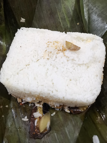 Nasi bungkus daun ( GM ) gonjong merah Depan SMA 5 Bukittinggi - Kota Bukittinggi