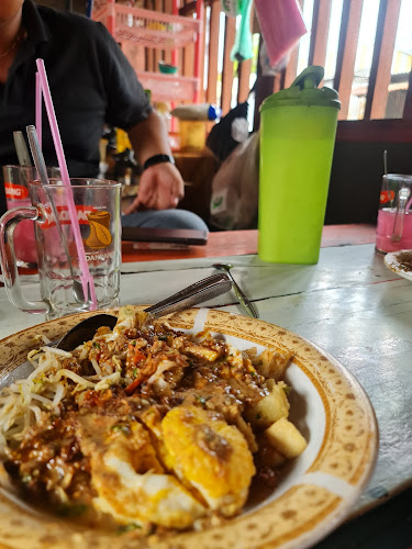 Tahu Gimbal Setahun Puspogiwang - Gastronomi dan perhotelan