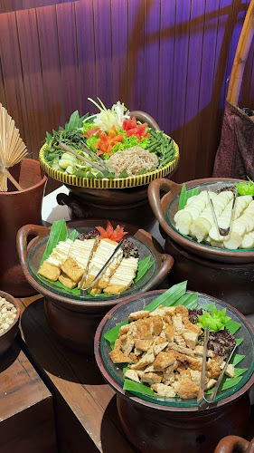 Vasa Hotel Surabaya, Jl. Mayjen HR. Muhammad No.31, Putat Gede, Sukomanunggal, Surabaya, East Java 60189