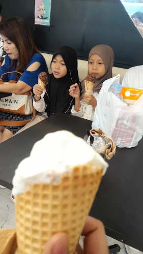 Luuca Mall Centre Point - Gastronomi dan perhotelan