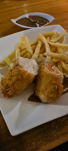 Opinii despre Emerald Tree Resto & Coffee Bar în Kota Tangerang Selatan - Gastronomi dan perhotelan