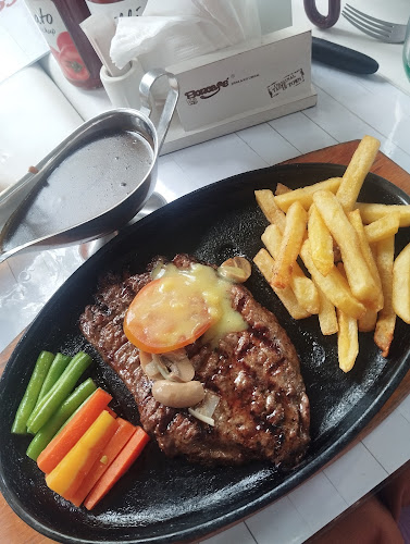 Opinii despre Boncafe Steak & Ice Cream în Kota Samarinda - Gastronomi dan perhotelan