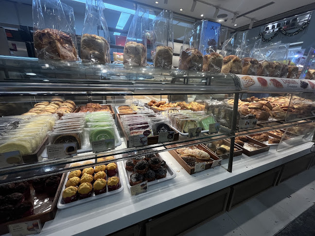 MAKO CAKE & BAKERY - Royal Plaza - Surabaya