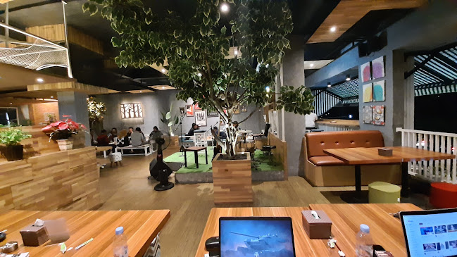 Loteng Cafe Modernland