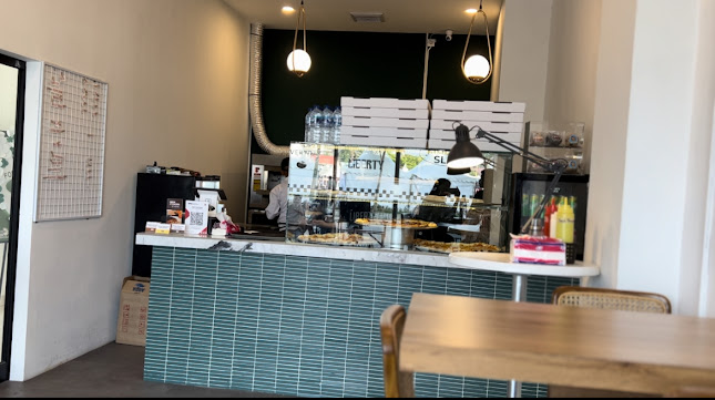 Liberty Slice Pizza - Gastronomi dan perhotelan