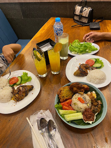 Pandan Kuring Rastaurant Living World Denpasar - Gastronomi dan perhotelan