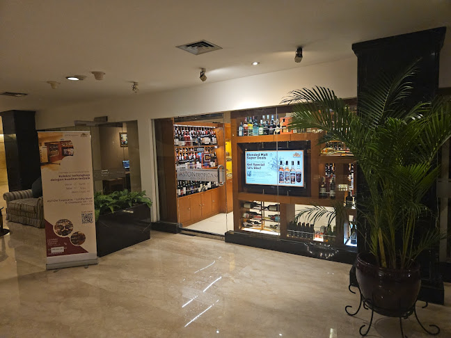 Peakwine Aston Tropicana, Cihampelas