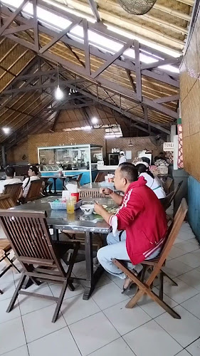 Opinii despre Lawar Bali Kartika în Kota Denpasar - Gastronomi dan perhotelan