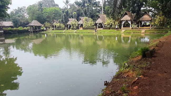 Opinii despre Pemancingan & Rumah Makan Tirtonadi în Kota Tangerang Selatan - Gastronomi dan perhotelan