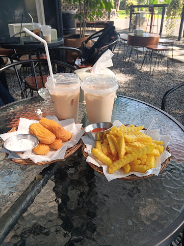 Opinii despre Oui Coffee Malang în Kota Malang - Gastronomi dan perhotelan