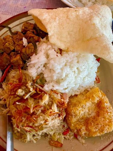Opinii despre Warung Brongkos Handayani în Kota Yogyakarta - Gastronomi dan perhotelan
