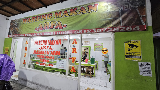 Opinii despre Warung Makan ARFA în Surabaya - Gastronomi dan perhotelan