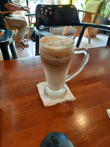 Opinii despre Coffee Toffee Airlangga Corner în Surabaya - Gastronomi dan perhotelan