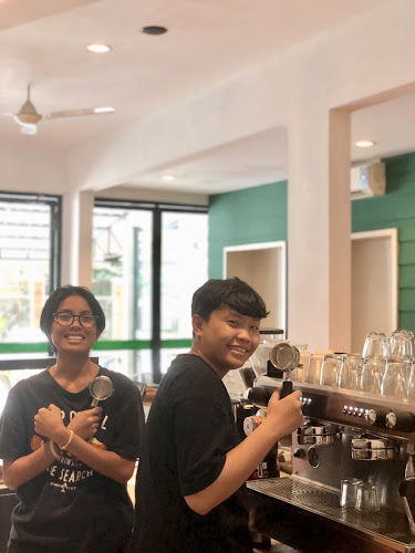 Jl. Lamaddukelleng No.40, Maloku, Kec. Ujung Pandang, Kota Makassar, Sulawesi Selatan 90115