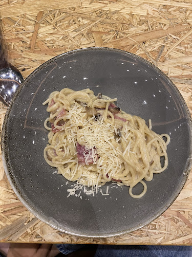 Rest Coffee Eat, Play & Relax - Gastronomi dan perhotelan