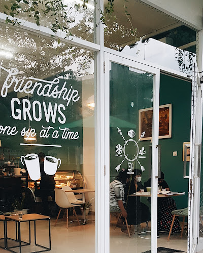 Opinii despre Ketemulagi cafe în Kota Makassar - Gastronomi dan perhotelan