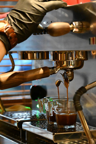 Maroan Coffee-Snack-Eatery - Gastronomi dan perhotelan