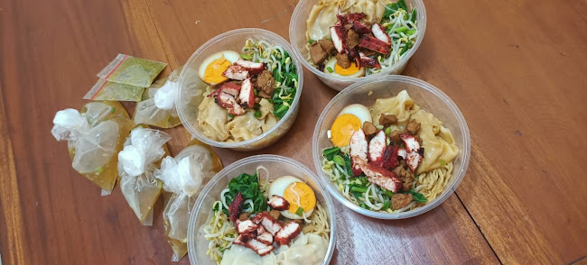 W-HaHa/Kwetiau Medan