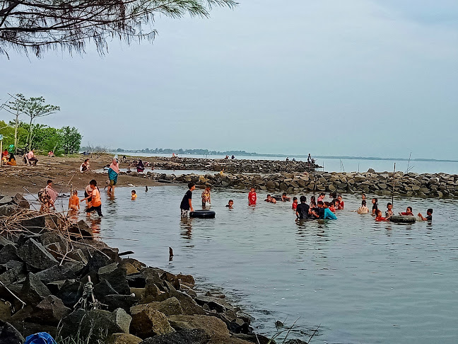 Opinii despre Warung Pinggir Pantai "TAZKIA" în Kota Tegal - Gastronomi dan perhotelan