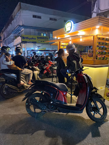 Opinii despre Tahu Bar Cabang Pasar Hongkong în Kota Singkawang - Gastronomi dan perhotelan