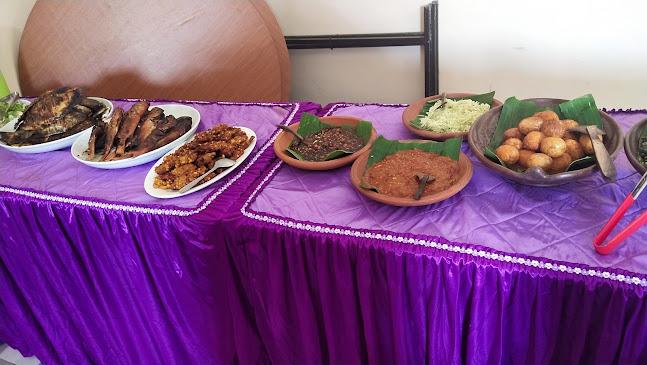 Opinii despre Purnama Catering ( Aneka Nasi Kotak , Snack Box , Kue Hantaran , Kue Kering ) în Kota Probolinggo - Gastronomi dan perhotelan