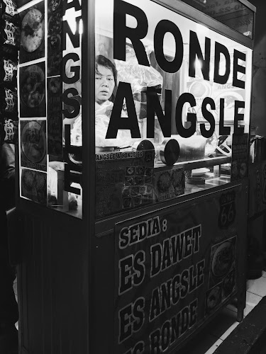 Opinii despre ANGSLE & RONDE 66 în Surabaya - Gastronomi dan perhotelan