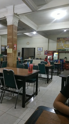 Warung Makan Ayam Bakar Bu Wati - Gastronomi dan perhotelan