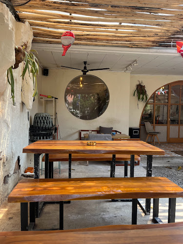 Me.Dia Coffee and Space - Gastronomi dan perhotelan