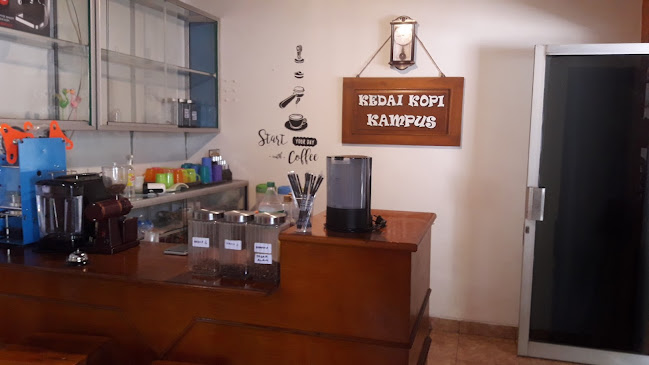 Comentarii opinii despre KEDAI KOPI ANGKRINGAN KAMPUS