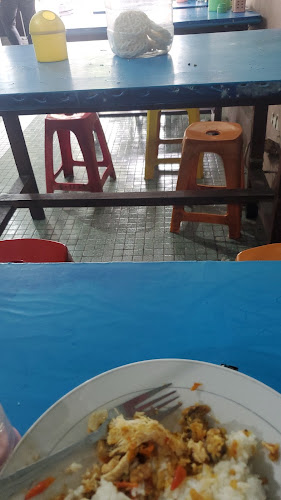 Opinii despre Palapa Masakan Padang în Surabaya - Gastronomi dan perhotelan