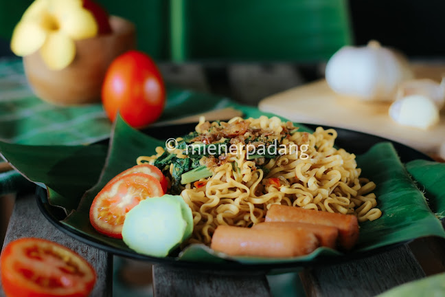 Opinii despre Miener Padang în Kota Padang - Gastronomi dan perhotelan