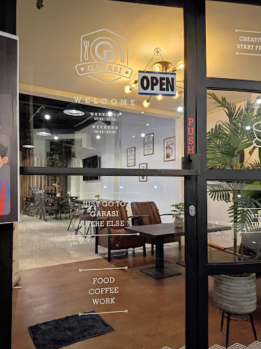 GARASI Cafe & Resto - Kota Makassar