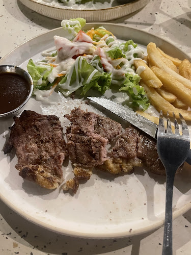 Rest Coffee Eat, Play & Relax - Gastronomi dan perhotelan