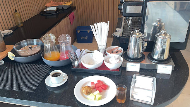 Opinii despre SAPHIRE BLUE SKY LOUNGE în Kota Tangerang - Gastronomi dan perhotelan