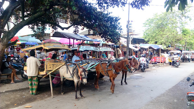 Opinii despre Pasar Cemara în Kota Mataram - Gastronomi dan perhotelan