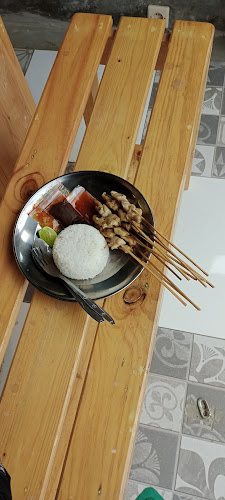 Opinii despre Warung Kopi Makmur (Taichan & Coffee) în Kota Depok - Gastronomi dan perhotelan