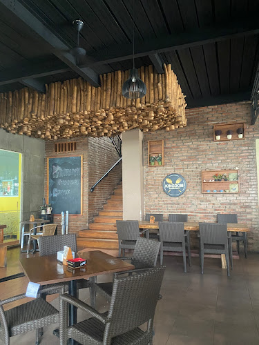 Kingdom Foodcourt & Coffee Toffee - Gastronomi dan perhotelan