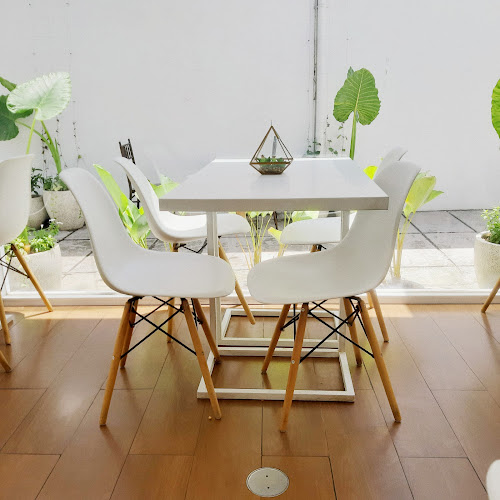 Jl. Ahmad Yani No.36, Sananwetan, Kec. Sananwetan, Kota Blitar, Jawa Timur 66137