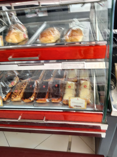 HOLLAND BAKERY BERINGIN RAYA