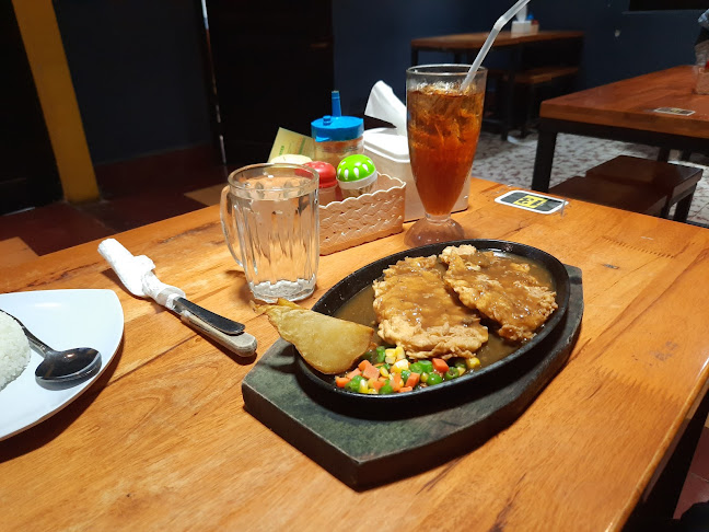 Opinii despre Ayam Penyet Cinde Laras în Kota Pematang Siantar - Gastronomi dan perhotelan