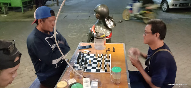 Jl. Tambaksari, Tambakrejo, Kec. Simokerto, Surabaya, Jawa Timur 60142