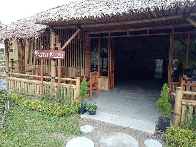 KUZU KUZU coffee & Resto - Kota Tomohon