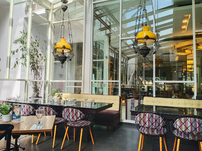 Jl. Raya Darmo No.68 - 78, DR. Soetomo, Kec. Tegalsari, Surabaya, Jawa Timur 60264