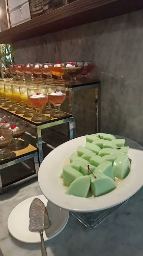 Jl. Raya Darmo No.68 - 78, DR. Soetomo, Kec. Tegalsari, Surabaya, Jawa Timur 60264