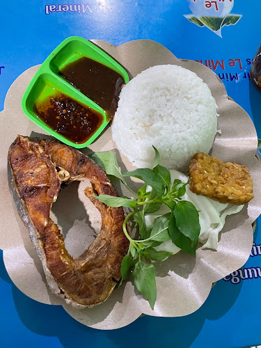 HR7W+F45, Jl. Rahayu, Loktabat Utara, Kec. Banjarbaru Utara, Kota Banjar Baru, Kalimantan Selatan 70714