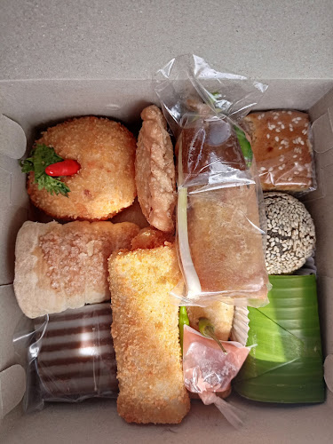 Opinii despre Toko Kue Basah “Bu Ida” în Kota Batu - Gastronomi dan perhotelan